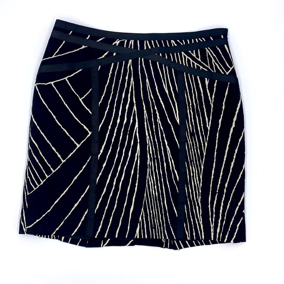 Ann Taylor Geometric Pattern Skirt (Black and White/Off White) Size 4P - Picture 12 of 16